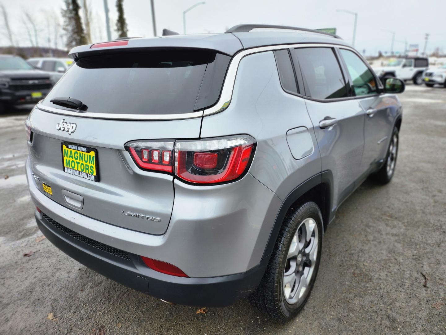 2020 SILVER /black and white JEEP COMPASS LIMITED (3C4NJDCB9LT) with an 2.4L engine, Automatic transmission, located at 1960 Industrial Drive, Wasilla, 99654, (907) 274-2277, 61.573475, -149.400146 - Photo#7